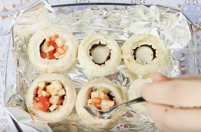 Запеченные, фаршированные шампиньоны, очень просто и вкусно!