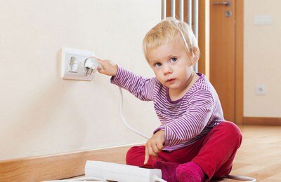 Ребенок не понимает слово нельзя. С этим обязательно надо что-то делать.   Слово «нельзя» имеет двойственную природу. С одной стороны существуют жизненные ситуации, в которых этот ограничитель может сыграть крайне важную роль, но не все люди его понимают и, более того, даже не стремятся выполнять. С другой стороны, причины неправильного восприятия этого слова кроются в заложенных в детстве стереотипах.