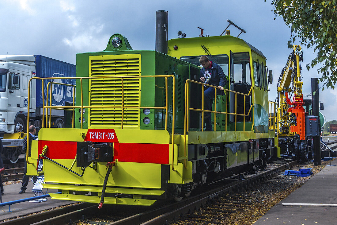 жд техника. путейская ж. рпб-01 путевая машина. экспо 1520 щербинка 2013 динамическая экспозиция. путевая техника рпб -01.