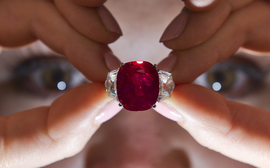 Многокилограммовый рубин. Такой же как этот, только гораздо больше? Увы, это миф