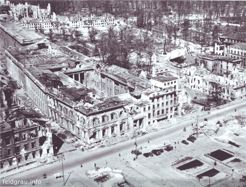 Развалины рейхсканцелярии в мае 194 года