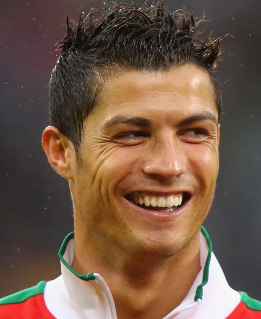 Португальский футболист просит оценить его новый лук