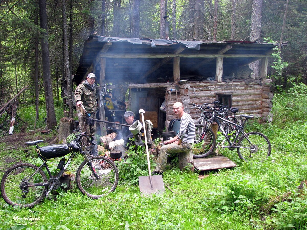 Утро у охотничьей избы