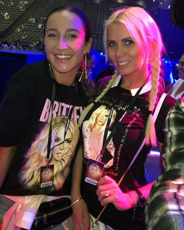 Ольга Бузова в Париже (Источник фото: https://www.instagram.com/buzova86/)
