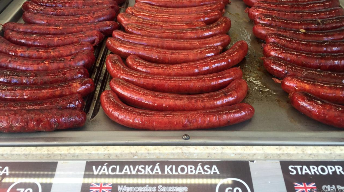Прага колбасы. Чешские колбаски. Чешские сосиски. Чешская колбаса. Колбаски в Чехии