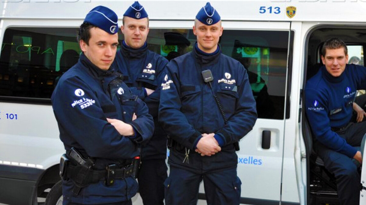 полицейская форма. форма европейских полицейских. форма полиции мира. оружие полиции разных стран. полиция разных стран.