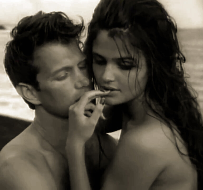 Крис Айзек и  Хелена Кристенсен в клипе  "Wicked Game". Полная версия этого эротичного и красивого клипа будет ниже.