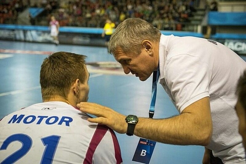 Владислав Калараш дает наставления старшему сыну Глебу