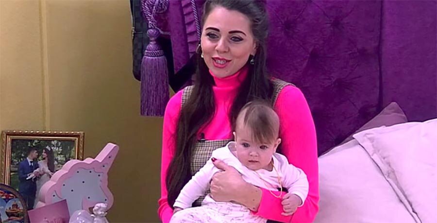 Рапунцель пыталась заработать, открыв страничку для Василисы в Инстаграме