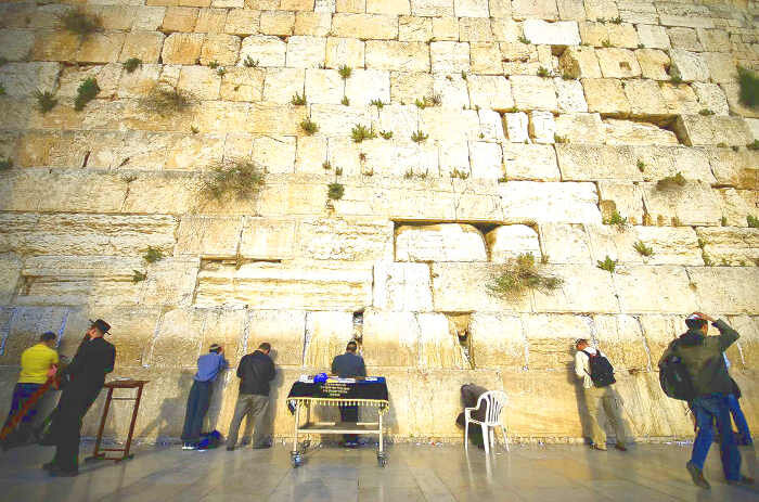 Еще больше можете узнать на моем сайте https://israelbrigardimap.ru/gde-nahoditsya-stena-placha/