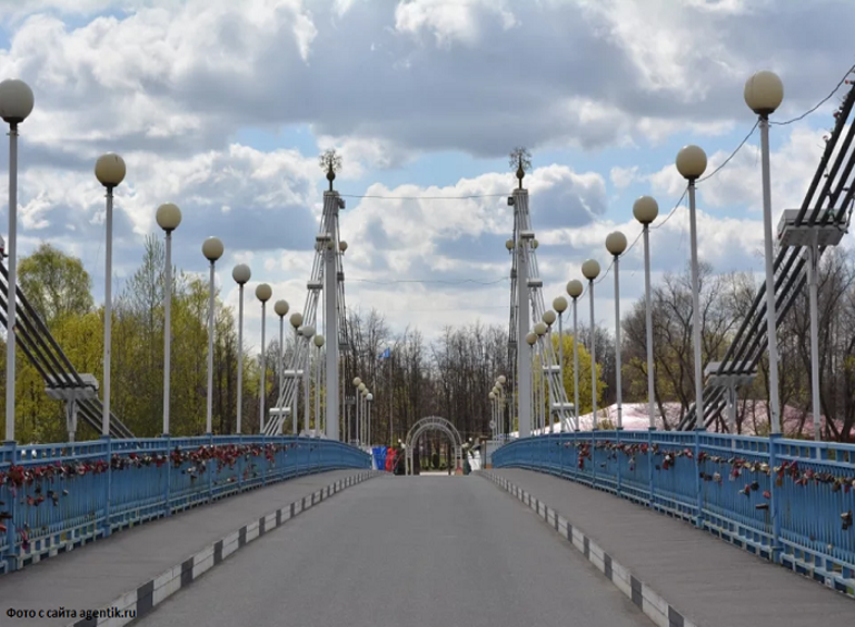 Ярославль парк развлечений. Парк аттракционов Ярославль остров Даманский. Мост на Даманский остров Ярославль. Парк на Даманском острове Ярославль. Даманский остров Ярославль аттракционы.