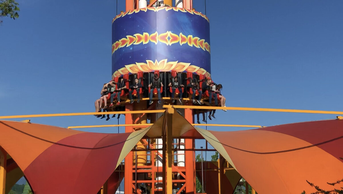 соловей разбойник сочи парк новый аттракцион. сочи парк аттракцион шаролет. сочи-парк аттракционы 2022. соловей разбойник сочи парк новый аттракцион. парк аттракционов сочи 28 октября 2022г.