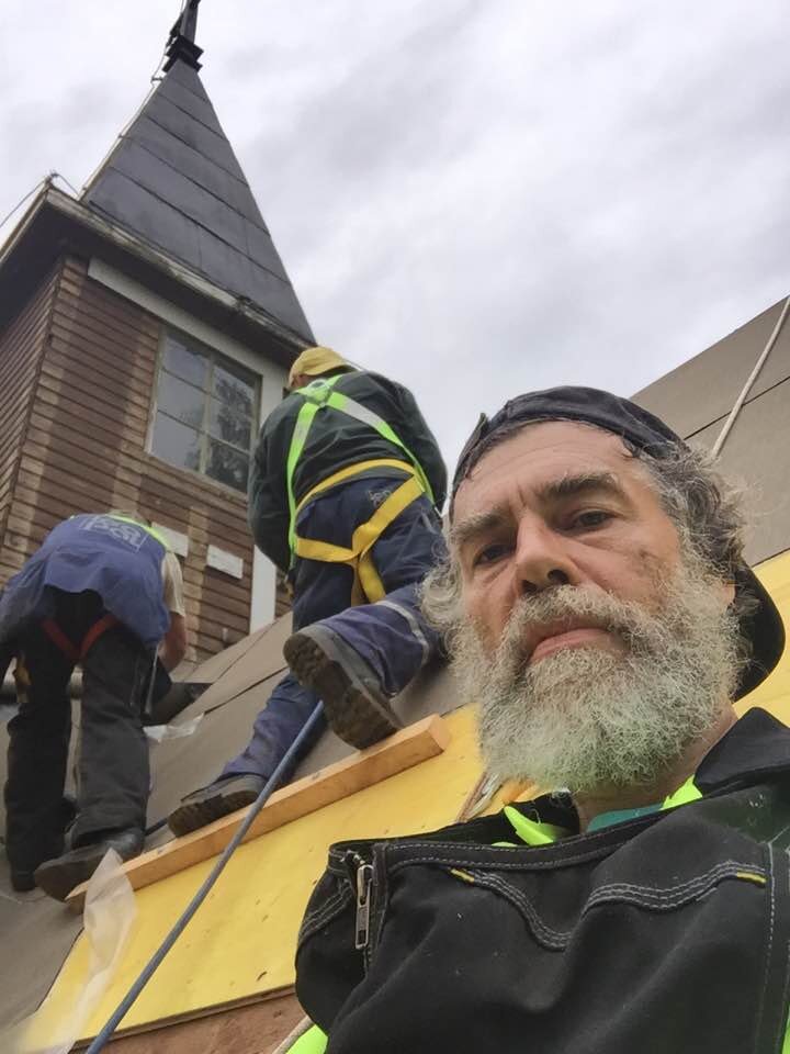 Я на реставрации крыши кирхи в Хималансаари