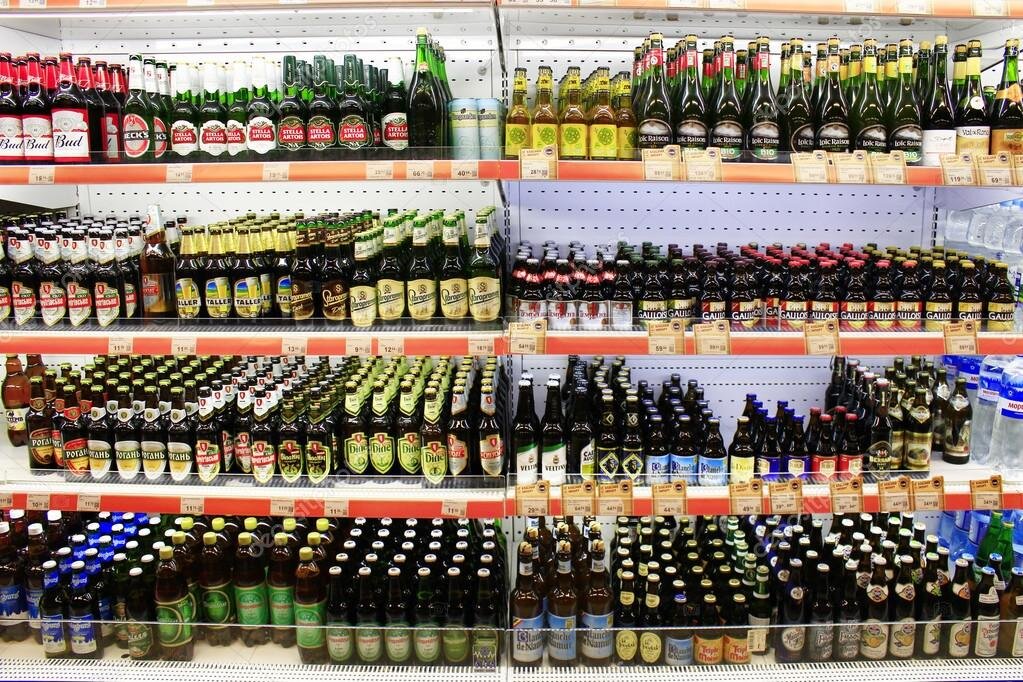 Источник: https://cz.depositphotos.com/103489058/stock-photo-beer-store-with-wide-assortment.html