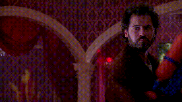 В фильме достаточно заимствований, например, из того же «От заката до рассвета», но смотрится это увлекательно!