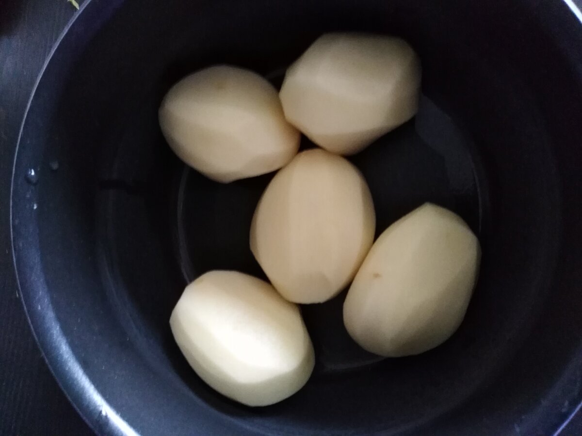 Я для роллов использую вот такие лепешки, но так же можно использовать и лаваш.