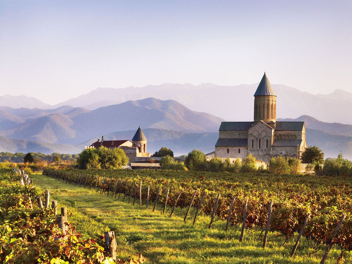 Виды Грузии / Фото с сайта https://memontrip.com