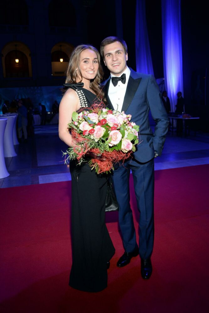 
Стоит отметить, что звездная пара успела обвенчаться. Само таинство произошло по инициативе Григория. Анастасия на венчании не настаивала.