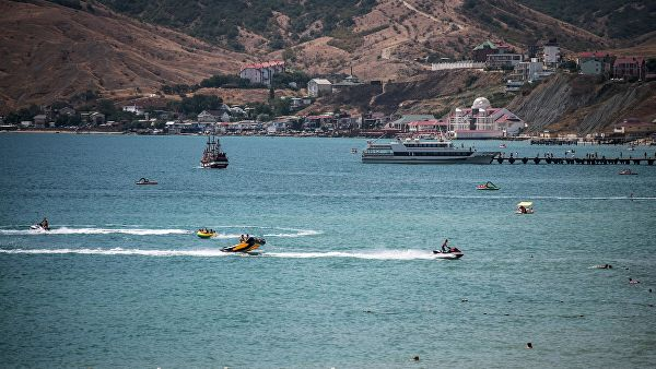 Побережье Черного моря в Крыму.