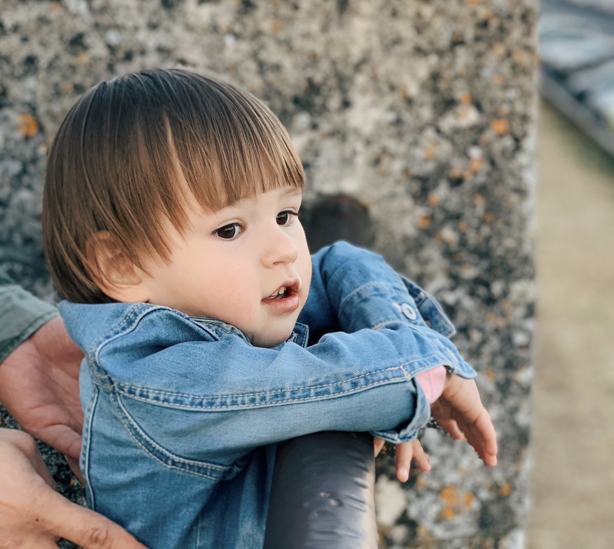 Моя младшая дочка обожает проводить время на даче