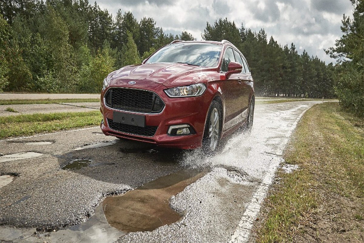 Трещины, ямы, выбоины, проломы, колейность, волны, наплывы  - неровности дорог