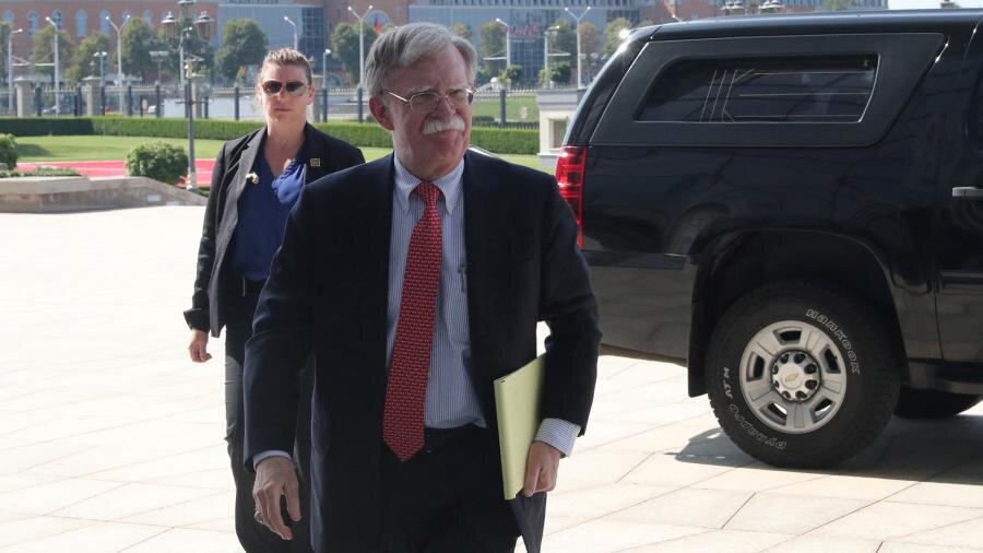 Советник президента США по национальной безопасности Джон Болтон перед встречей с президентом Белоруссии Александром Лукашенко. Фото: REUTERS/Nikolai Petrov/BelTA