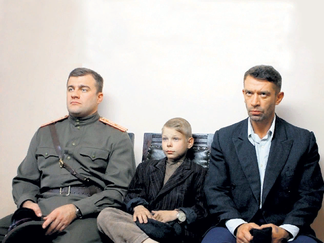 Николай Спиридонов в компании с Михаилом Пореченковым и Владимиром Машковым. Кадр из фильма "Ликвидация"