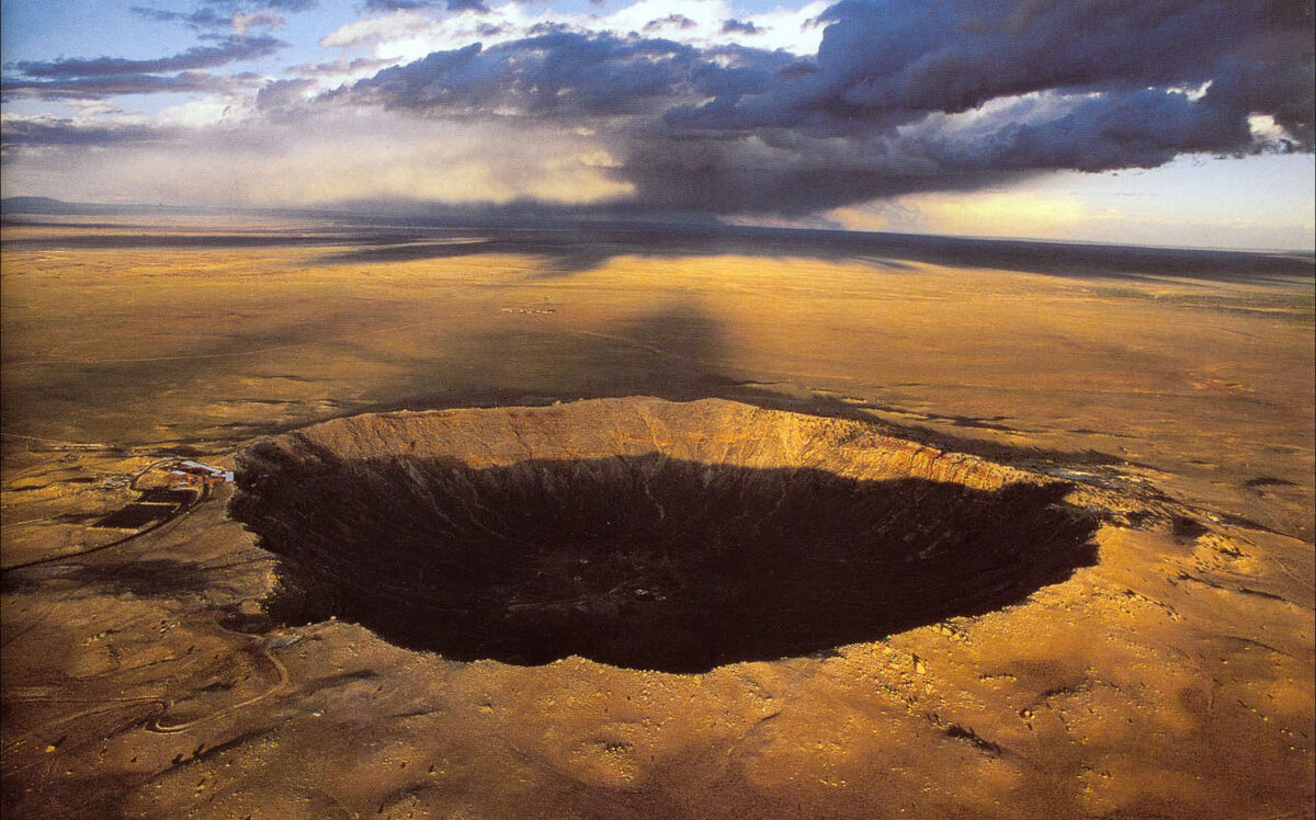 Самый крупный кратер на земле. Кратер Бэрринджера. Кратер Бэрринджера в Аризоне. Метеор кратер Аризона. Метеоритный кратер в Аризоне.