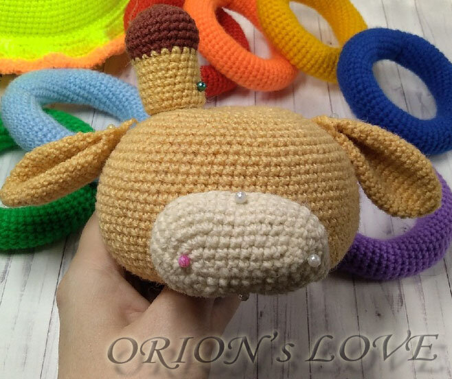 Процесс вязания игрушки жираф-пирамидка.