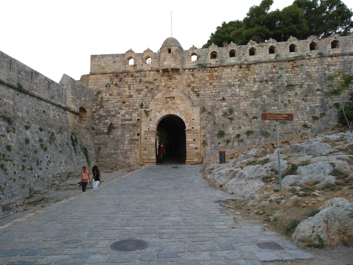 Вход в крепость