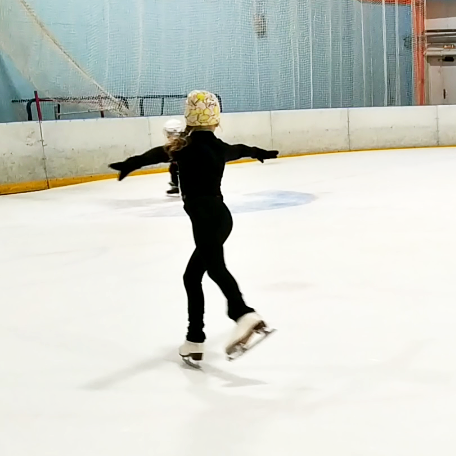 Фото моё личное. Вопрос, учеба в школе или фигурное катание?