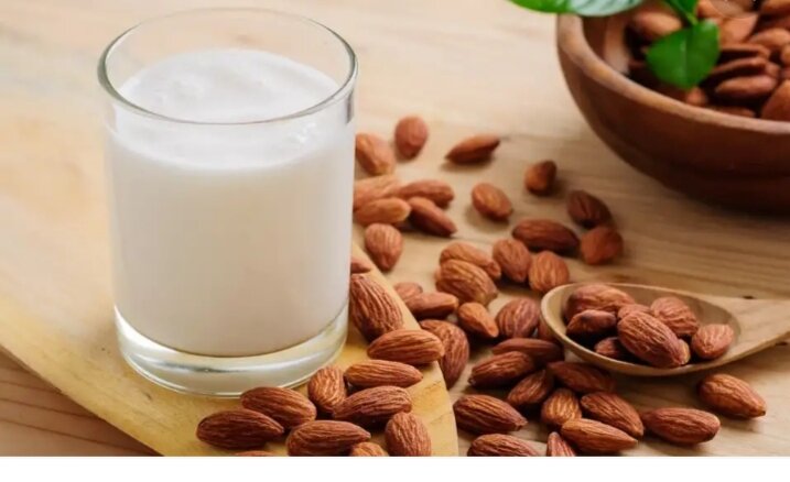 А вы уже пробовали делать миндальное молоко?