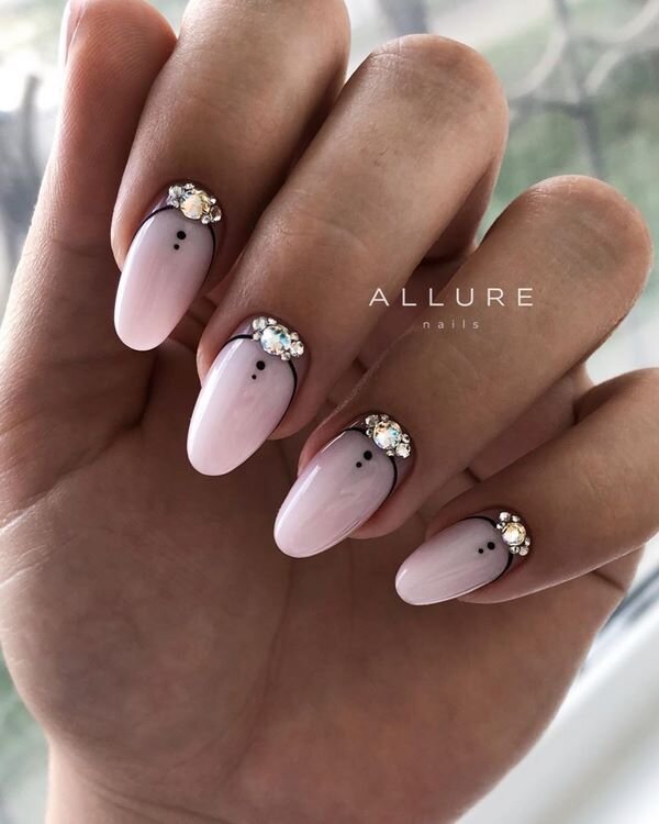 Фото лунного маникюра