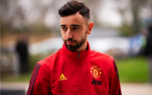 Дата рождения: 8 сентября 1994 года.
Место рождения: Мая, регион Порту, Португалия.
Позиция: атакующий полузащитник.
Начал играть за “Манчестер Юнайтед”: январь 2020 года.
Перешел из:  “ФК “Спортинг” (Лиссабон).
Играет за национальную сборную: Португалии.
Дебютный матч в “Манчестер Юнайтед”: 01.02.20 против “Вулверхэмптон Уондеррерс“.
Номер: 18.