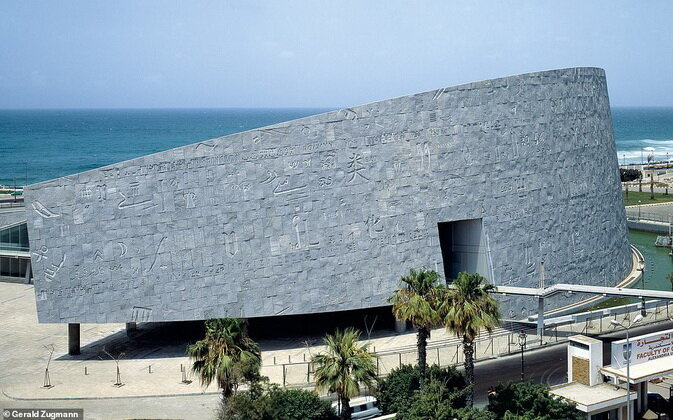 Александрийская библиотека - открыта в 2011 году, более 6 тыс. кв. метров резного камня