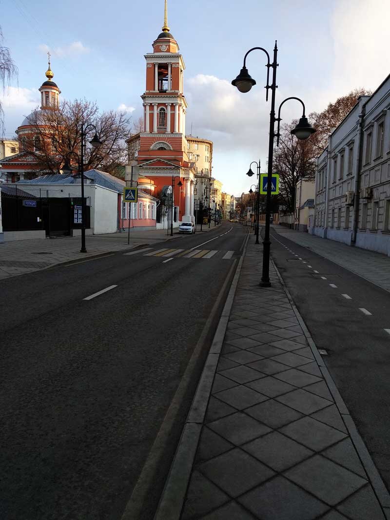 Пустынные улочки Москвы
