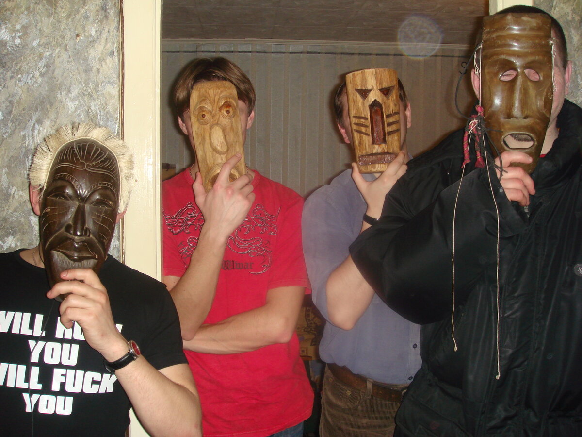 Даже в масках каждый считает себя особенным. Так устроена человеческая психика