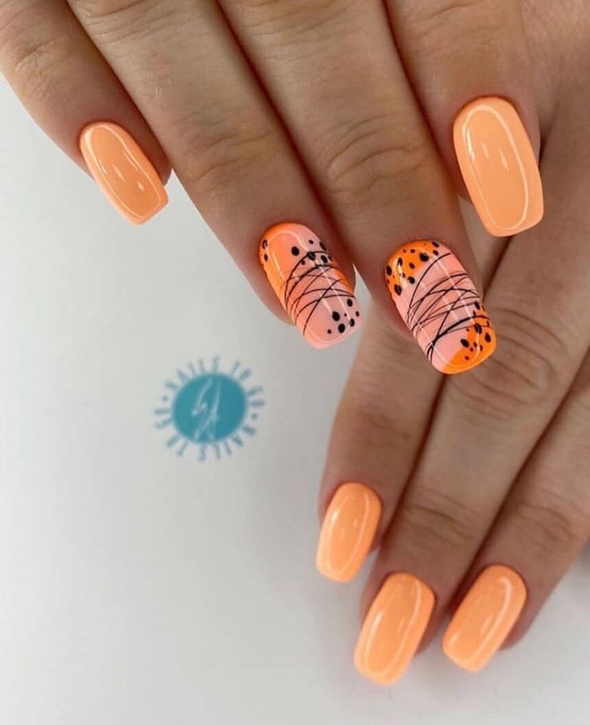 Оранжевый маникюр на короткие ногти