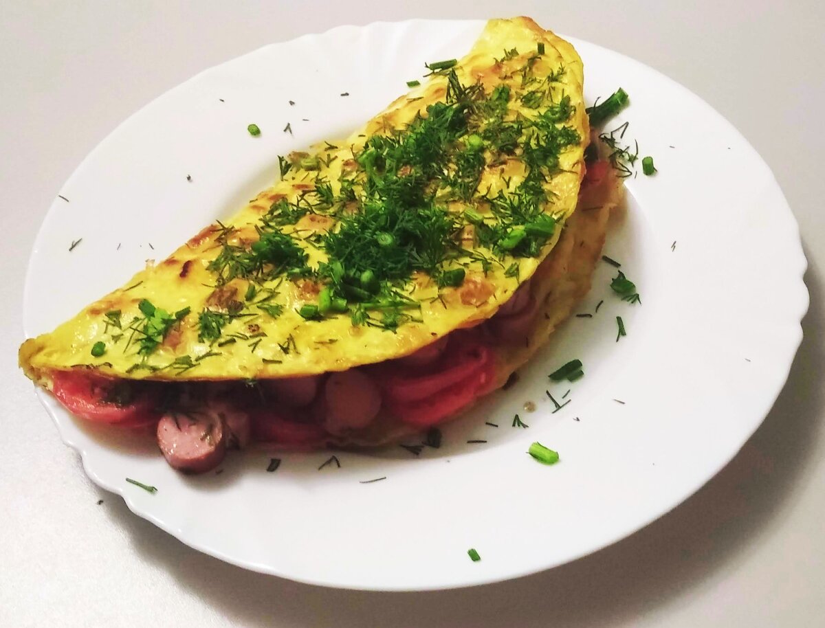 Омлет на лаваше с сыром и помидором — рецепт с фото