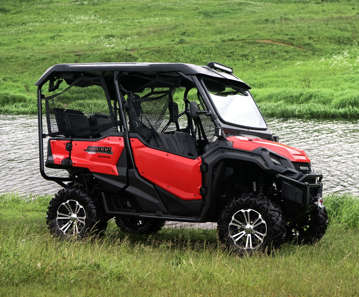 Honda Pioneer имеет 5 посадочных мест