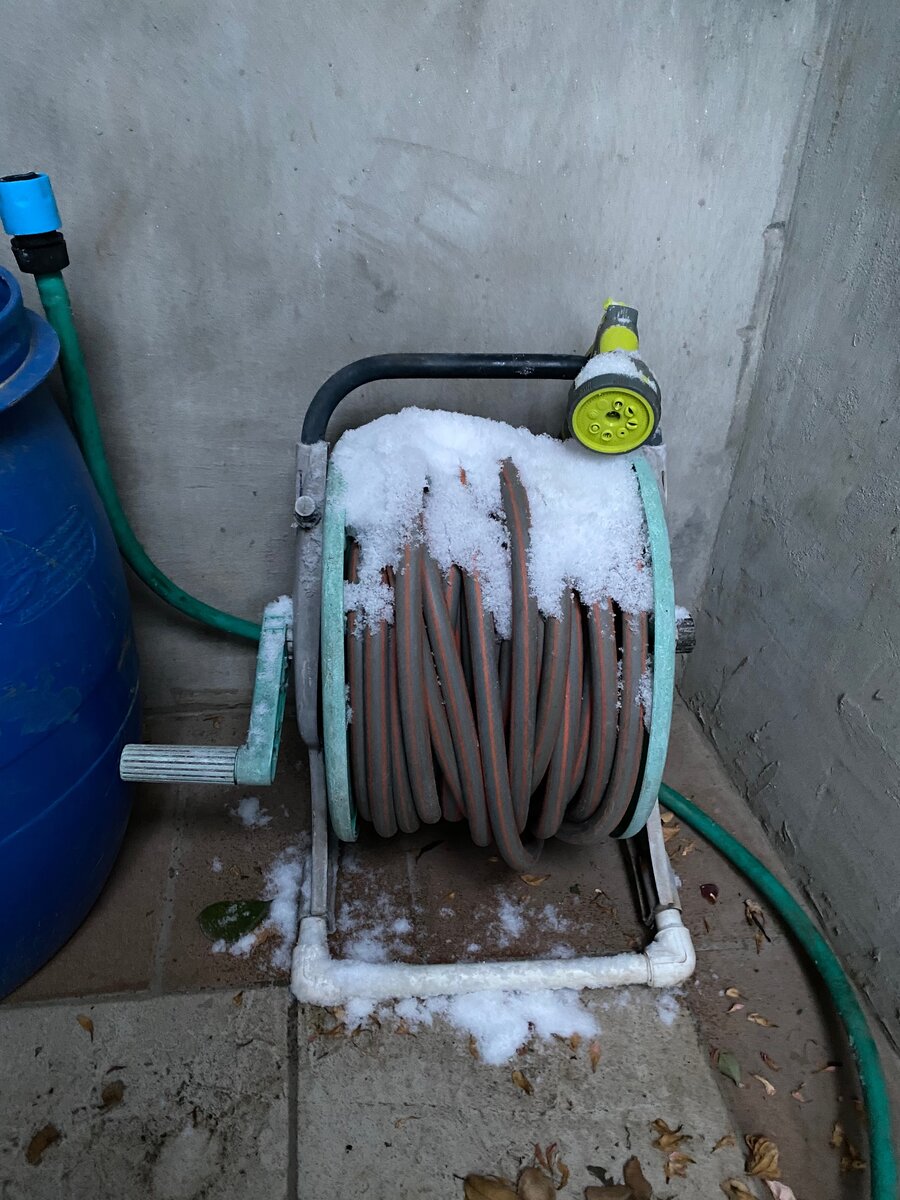 Убрал в летний душ 