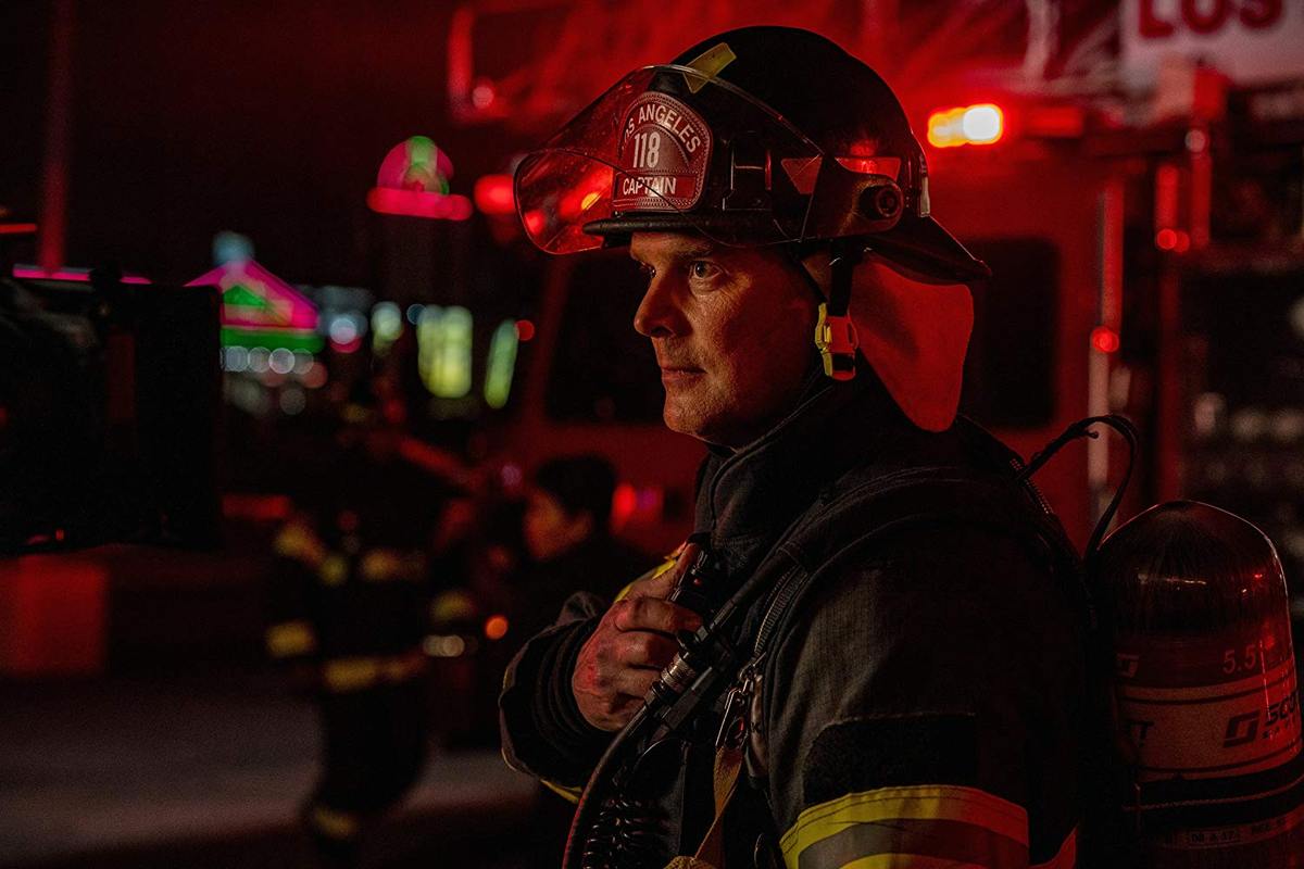 Спасти спасателя - разбираемся, чем цепляет сериал "911 служба спасени...