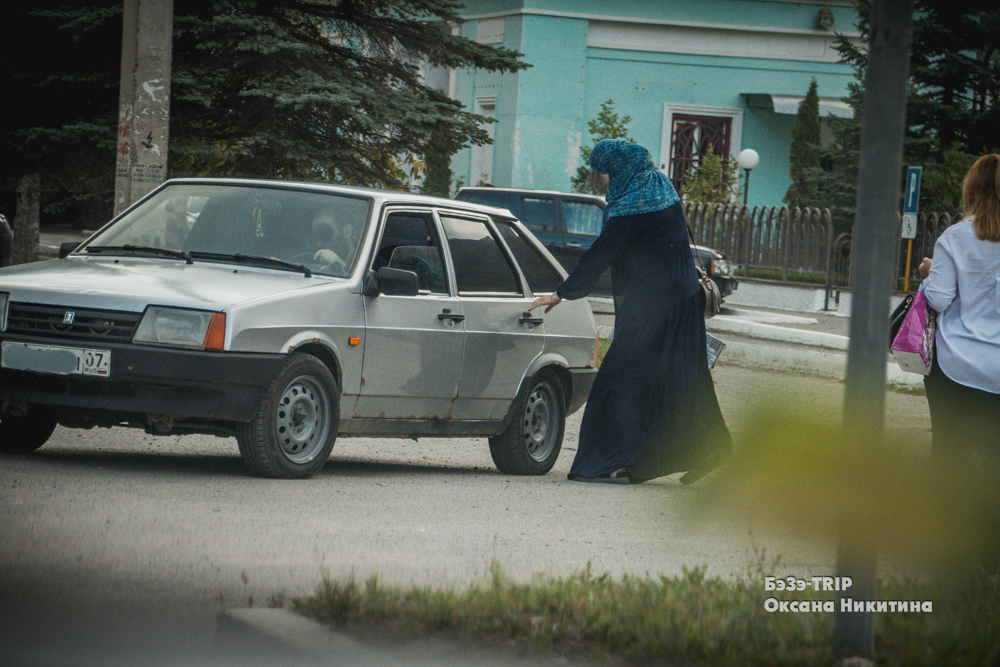 Как выглядят и одеваются женщины на Кавказе? Думаете, носят хиджабы? Как бы не так16
