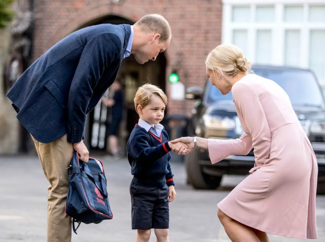 дети учат английский. мама и ребенок учатся. учитель и дети. английский для детей. англия для детей дошкольного возраста.