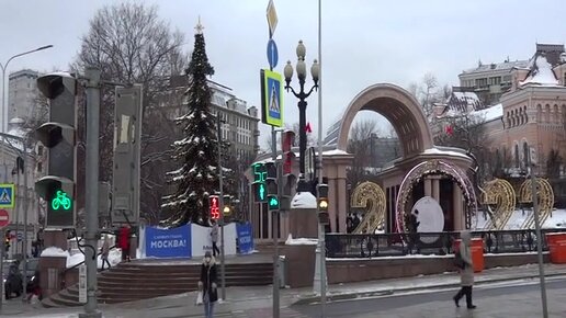 Храм христа спасителя метро кропоткинская. Храм Христа Спасителя от метро Кропоткинская. Мост у храма Христа Спасителя. Храм Христа Спасителя (Ужгород). Храм Христа Спасителя вид с моста.