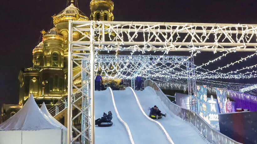 Горки для тюбинга тоже бесплатные
