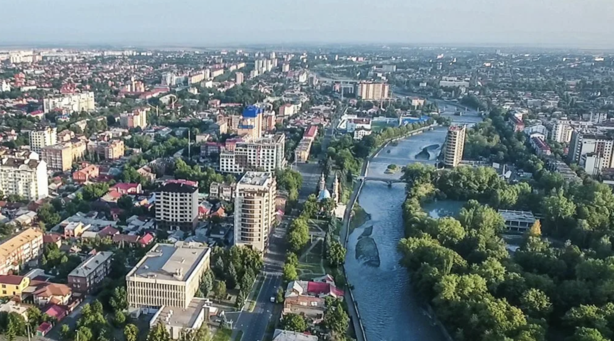 Центр во владикавказе. Набережная Терек Владикавказ 2020. Владикавказ центр города. Владикавказ набережная Терека. Набережная реки Терек во Владикавказе.