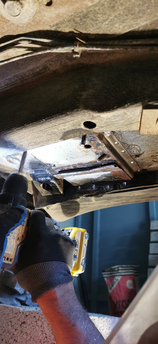 Замена площадок крепления нижних тяг на ниве шевроле. | Реальная Нива ...