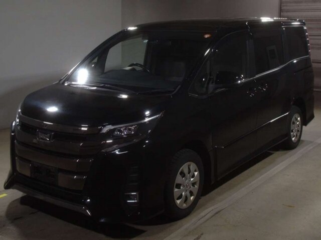 Toyota Voxy 1,8 литра гибрид, 2вд – от 1,600,000 рублей с ПТС
