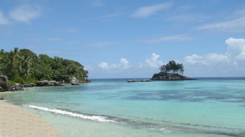   Рис. 1. Королевская бухта и остров Souris.